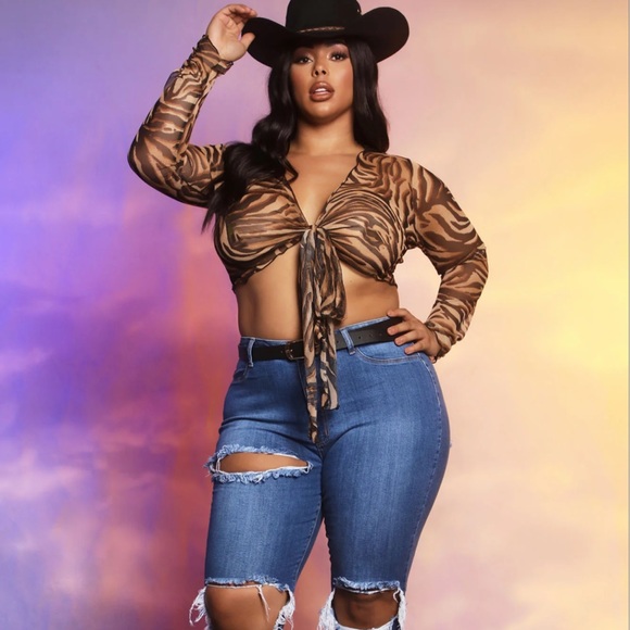 Hottie O’Clock Mesh Crop Top - Picture 2 of 6